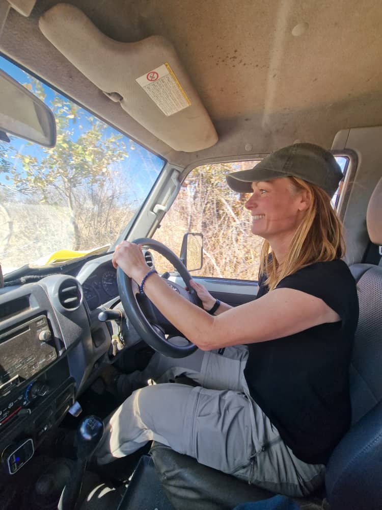 Driving in Thick Sand 